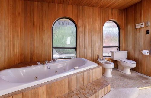 Ladner Casa | Master bedroom with spacious bathroom