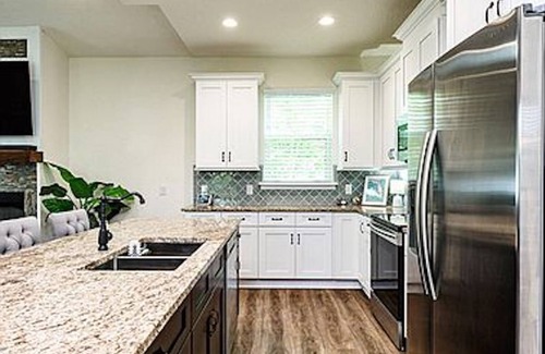 Avalon by the Sea Casa | Master on 1st Floor! Stylish Beach House Steps From Ormond Beach & near Daytona