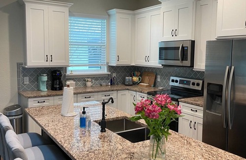Avalon by the Sea Casa | Master on 1st Floor! Stylish Beach House Steps From Ormond Beach & near Daytona