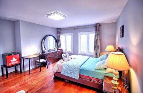 Thornhill Casa | Master Room with Private Bathroom and Free Parking