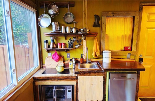Laurelville Casa | Master Sculptor's Art Bungalow Hocking Hills