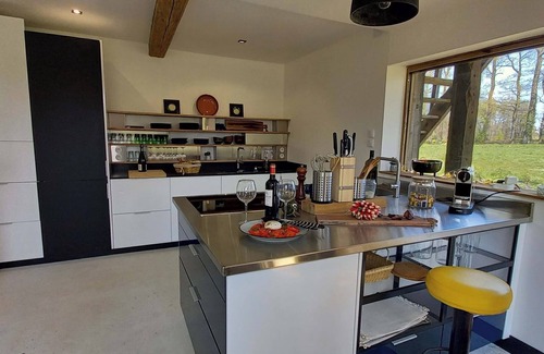 Angiens Cama Y Desayuno | Master suit at "Maison Silleron". Breakfast included.5*