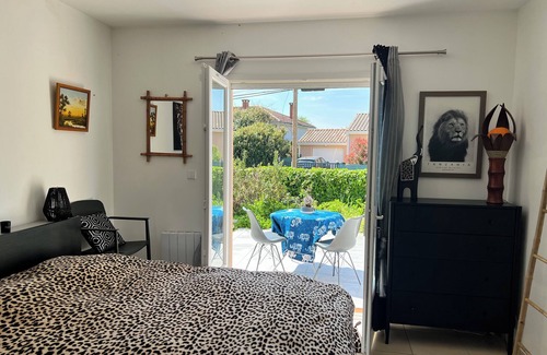 Gaillac Cama Y Desayuno | Master suite in single-storey house with terrace