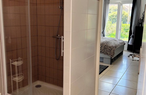 Gaillac Cama Y Desayuno | Master suite in single-storey house with terrace