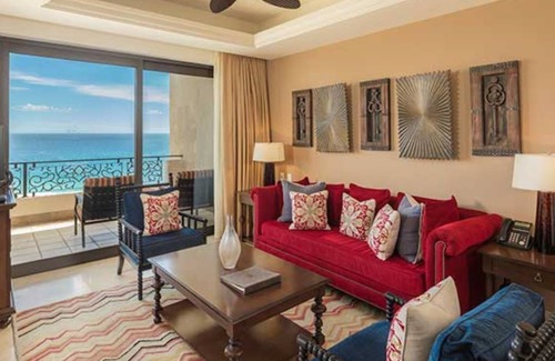 Marina Complejo | Master Suite - perfect combination of space and privacy!