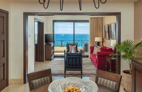 Marina Complejo | Master Suite - perfect combination of space and privacy!
