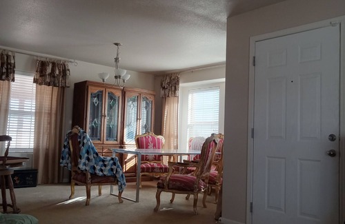Quartzsite Cama Y Desayuno | Master suite with private bathroom, as well as shared, living, kitchen, WiFi