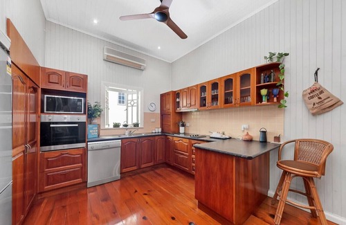 Cairns North Casa | Masterfully Restored Queenslander Near Esplanade