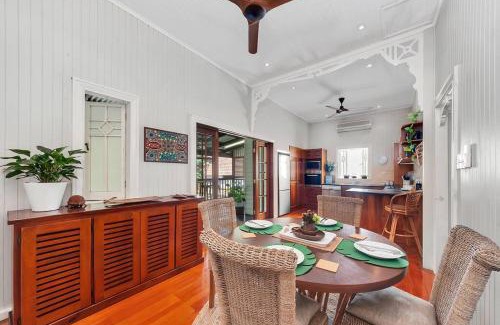 Cairns North Casa | Masterfully Restored Queenslander Near Esplanade