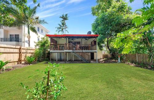 Cairns North Casa | Masterfully Restored Queenslander Near Esplanade