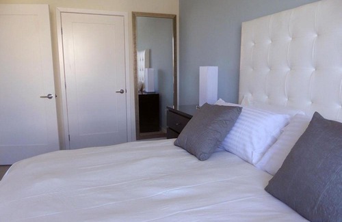 Downtown Apartamento | Masterpiece 2-Bedroom with Balcony, Pool, and Spa