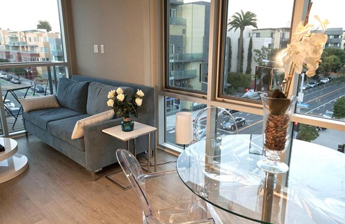 Downtown Apartamento | Masterpiece 2-Bedroom with Balcony, Pool, and Spa