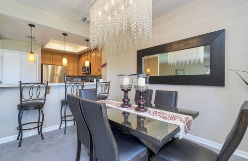 Rancho Bernardo Condominio | * Hermosos muebles y magníficas vistas * - Nueva alfombra y muebles de sala
