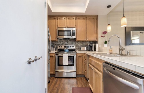 Rancho Bernardo Condominio | * Hermosos muebles y magníficas vistas * - Nueva alfombra y muebles de sala
