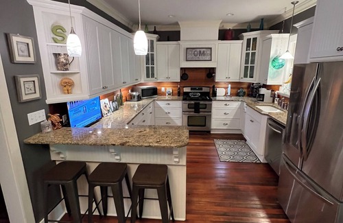 North Augusta Otro | Masters rental 5-bedroom farmhouse with WiFi, AC in serene North Augusta