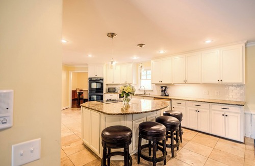Evans Casa | MASTERS RENTAL RETREAT - Spacious Tuscan Style Villa. Pool, Billiards, Golf, +