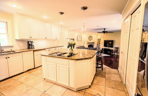 Evans Casa | MASTERS RENTAL RETREAT - Spacious Tuscan Style Villa. Pool, Billiards, Golf, +