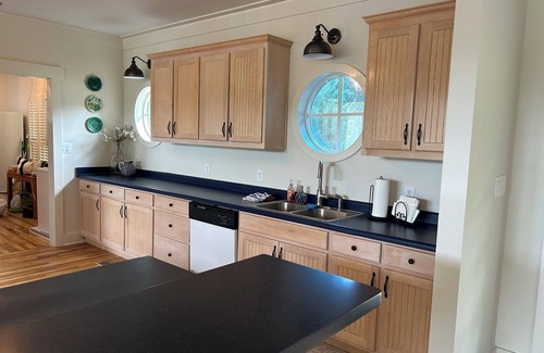 Lake Oconee Cabaña | Master’s Week Charming 7-bedroom cottage with WiFi and AC on Lake Oconee