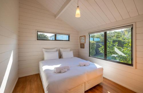 Oneroa Casa | Matai Cottage in Oneroa with Sea Views