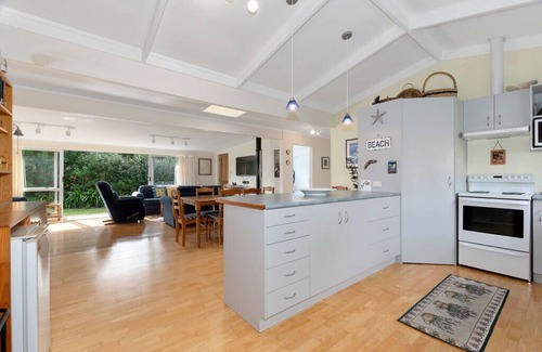 Matapouri Casa | Matapouri Beach Family Haven - Matapouri Holiday Home