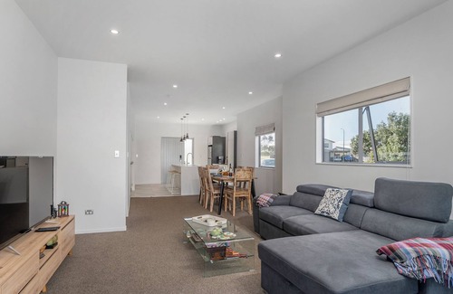 Matarangi Casa | Matarangi Lakeview - Matarangi Holiday Home