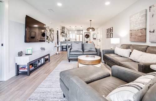 Wesley Chapel Condominio | Matchless Luxury III – Elegant 3BR Golf View Condo w/ Designer Kitchen, Smart TVs & Private Patio!