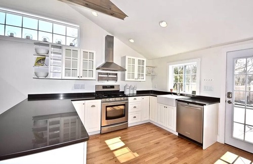 Mattapoisett Center Cabaña | Mattapoisett Cottage