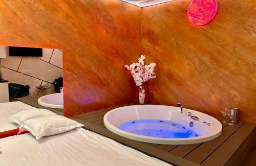 Baia Mare Apartamento | MATTEO room by 50 shades