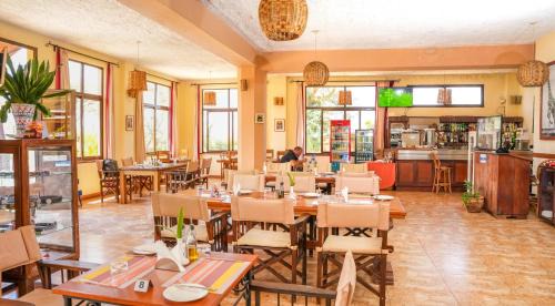 Naivasha Complejo | Matteos Italian Restaurant,Bar & Accommodation