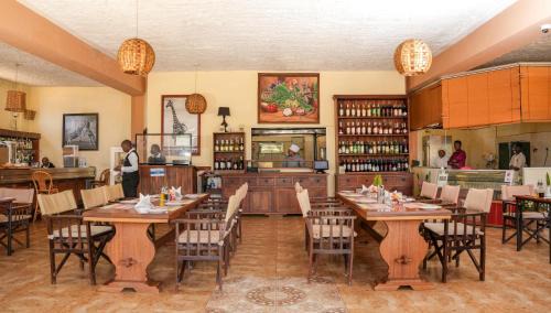 Naivasha Complejo | Matteos Italian Restaurant,Bar & Accommodation