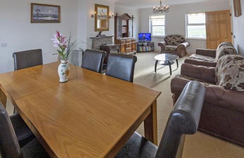 Doonbeg Casa | Matthews Cottage Doonbeg sleeps 6 by Trident Holiday Homes