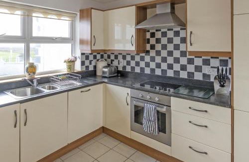 Doonbeg Casa | Matthews Cottage Doonbeg sleeps 6 by Trident Holiday Homes