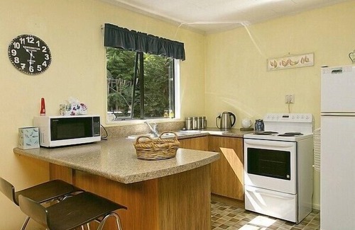 Two Mile Bay Cabaña | Matuku Hideaway - Taupo Holiday Home