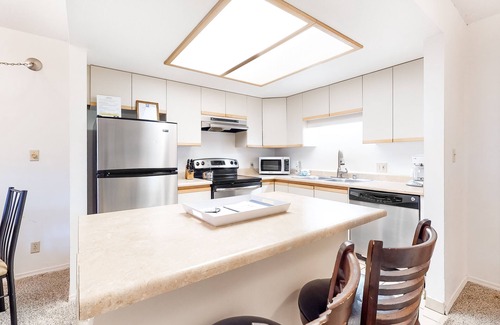 Kihei Condominio | Maui Banyan Condo w/ Private W/D, Shared Pool/Hot tub-Beaches and Beyond!
