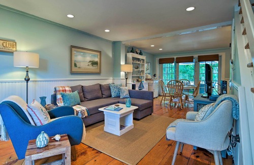 Mashpee Condominio | ¡NUEVO! Condo de Maushop Village con acceso privado a la playa.