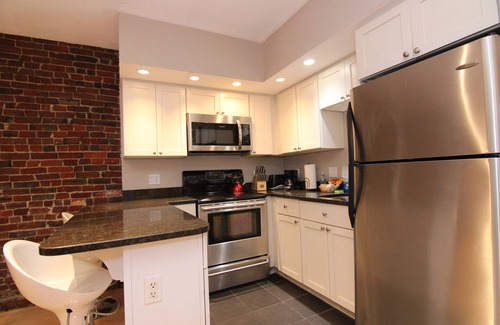 Columbus Apartamento | Maverick Suites at 402 Columbus Ave