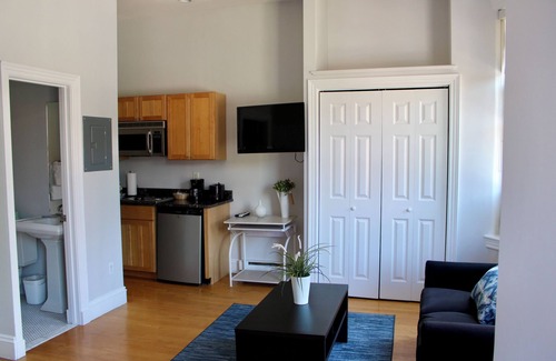 Columbus Apartamento | Maverick Suites at 402 Columbus Ave