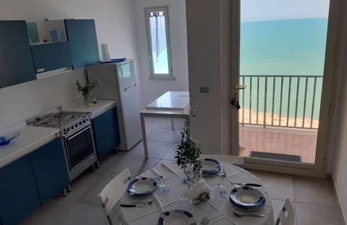 Cava dʼAliga Apartamento | Apartamento MAVI A 2 MINUTOS A PIE DEL MAR con balcón, terraza con vista al mar.