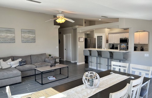 Lake Havasu City Casa | Maxey’s Havasu Hacienda, Private Pool, Lake View and Large Detached Game Room.