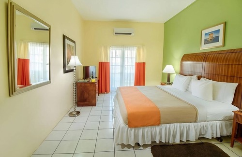 Rodney Bay Hotel | Maximum Comfort! 2 Spacious Units w/ Free Parking, Outdoor Swimming Pool!