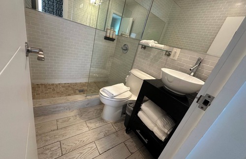 City Center Hotel | Maxines Dorset Catalina Hotel