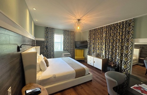 City Center Hotel | Maxines Dorset Catalina Hotel