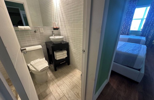 City Center Hotel | Maxines Dorset Catalina Hotel