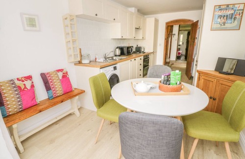 Broadway Cabaña | May Cottage