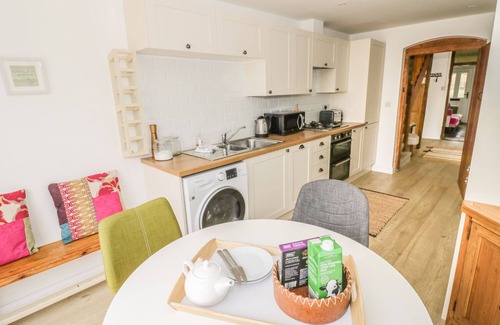 Broadway Cabaña | May Cottage
