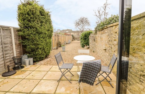 Broadway Cabaña | May Cottage