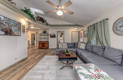 Ruidoso Cabina | May Sale! - Arcade🕹️ -Great Reviews!