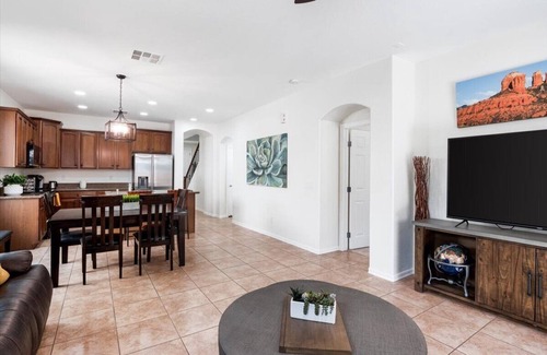 Queen Creek Casa | May Special! Spacious 4 BR 2 Living Room! With Community Pool