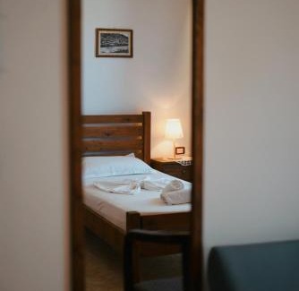 Berat Hostal | Maya