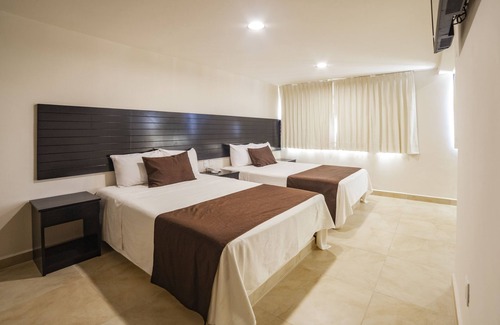 Crucecita Hotel | Mayev Express